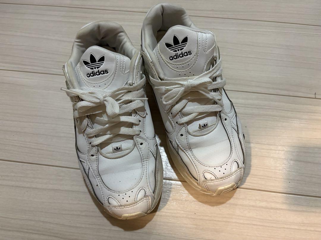 adidas スニーカー