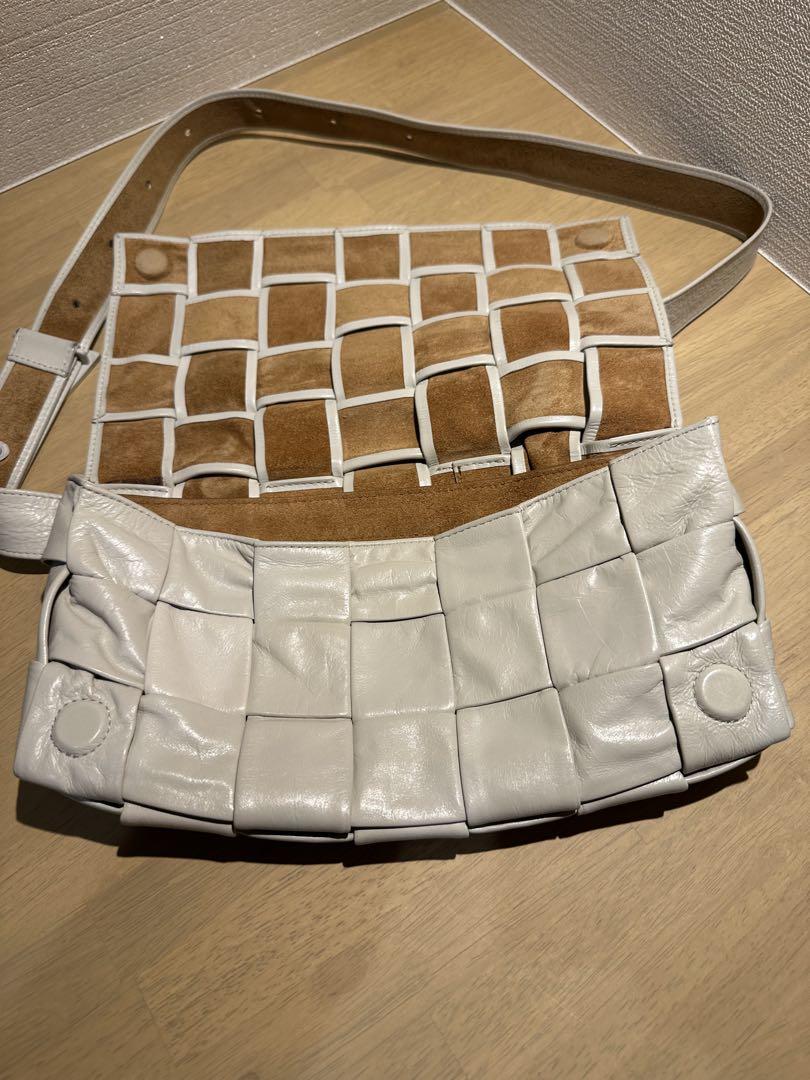 BOTTEGA VENETAザ・カセットマキシイントレチャートボディバッグ