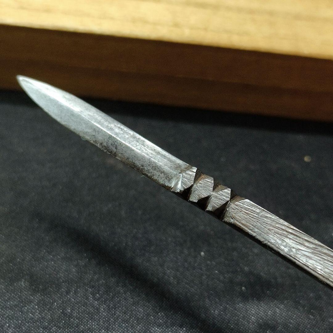 馬針 鉄地 江戸骨董 長さ10cm 本物 珍品 武具刀装具 旧家蔵出蒐集家放出 馬針 鉄地 江戸骨董 長さ10cm 本物 珍品 武具刀装具 旧家蔵出