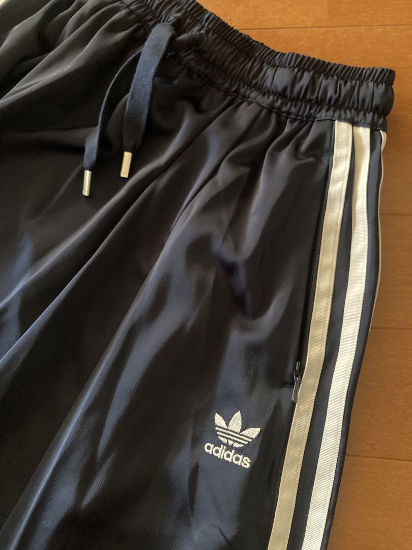 adidas サテンロングフレアスカート　ネイビー