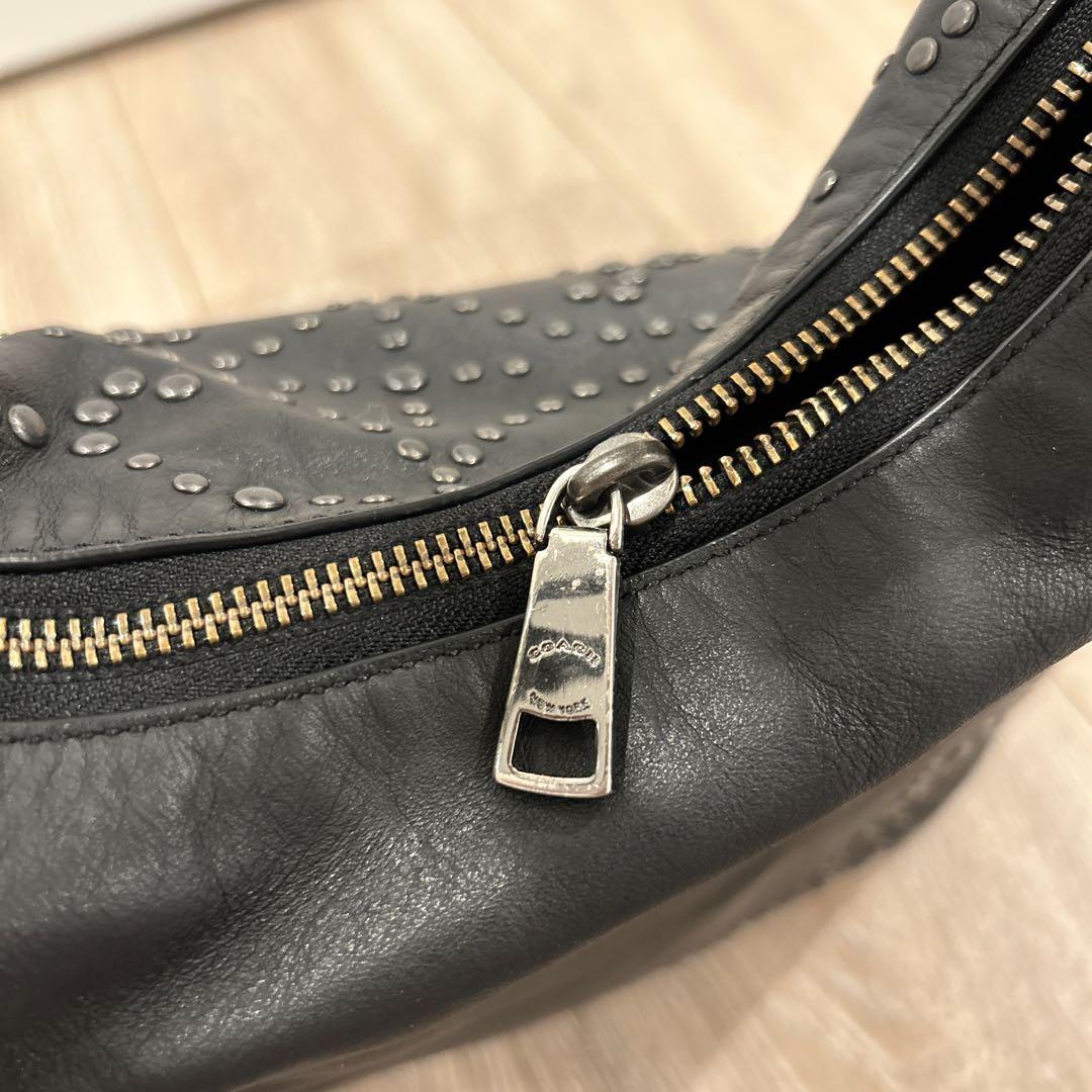 【送料込み】COACH 黒 レザー スタッズ バッグ