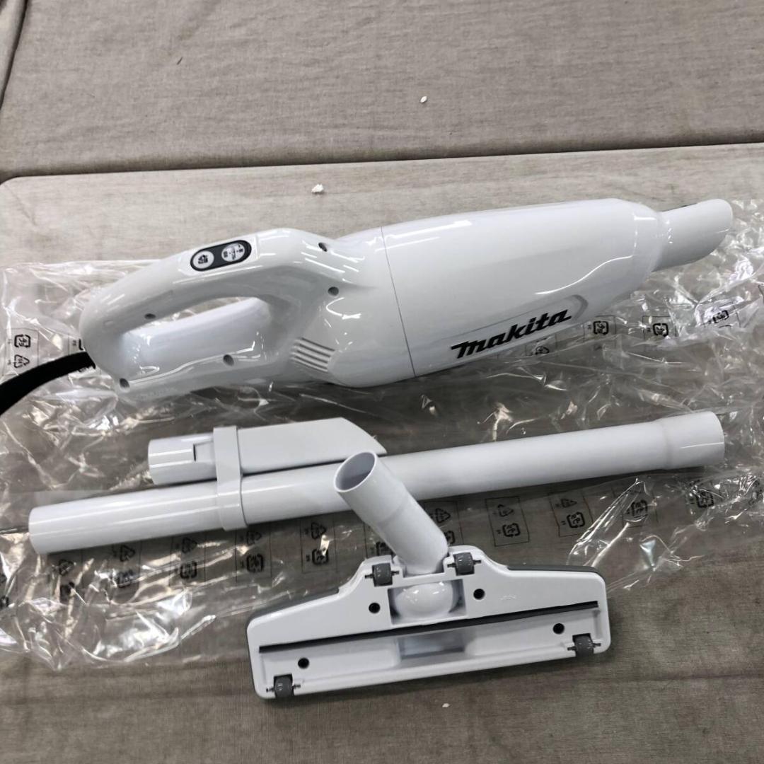 未使用品 マキタ コードレス掃除機 バッテリ充電器付 CL108FDSHW