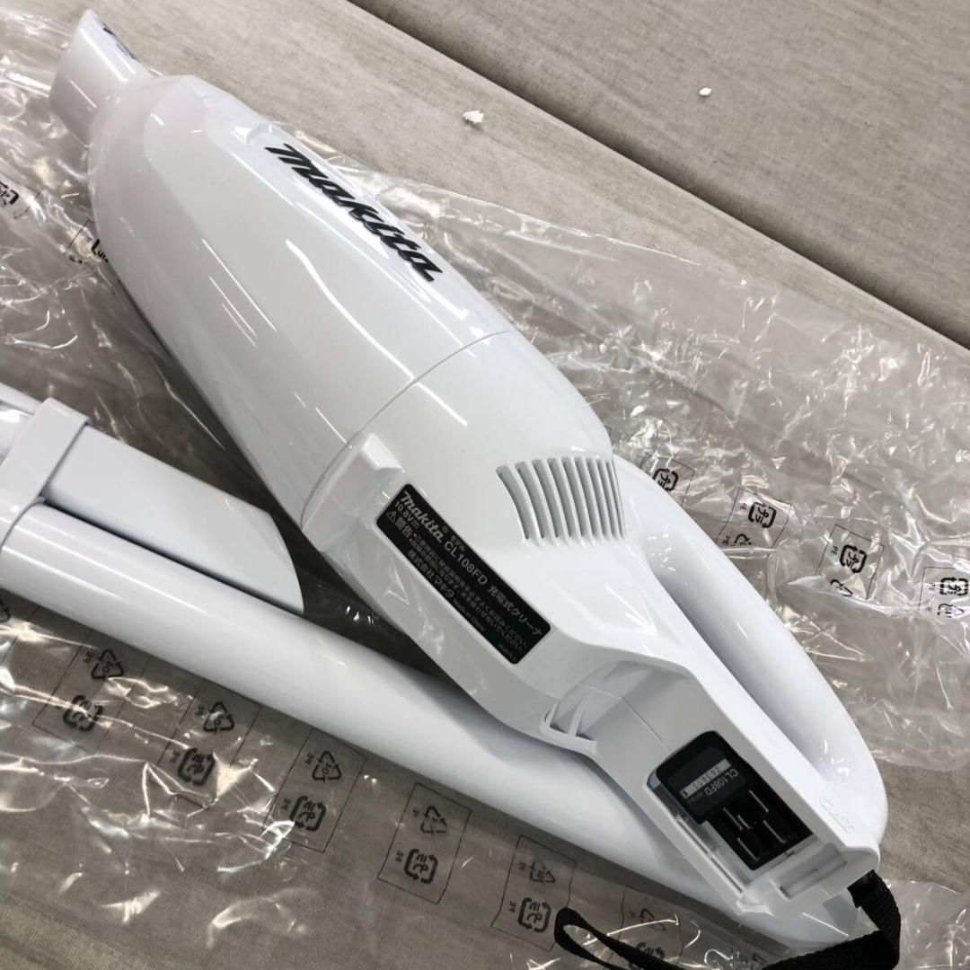 未使用品 マキタ コードレス掃除機 バッテリ充電器付 CL108FDSHW