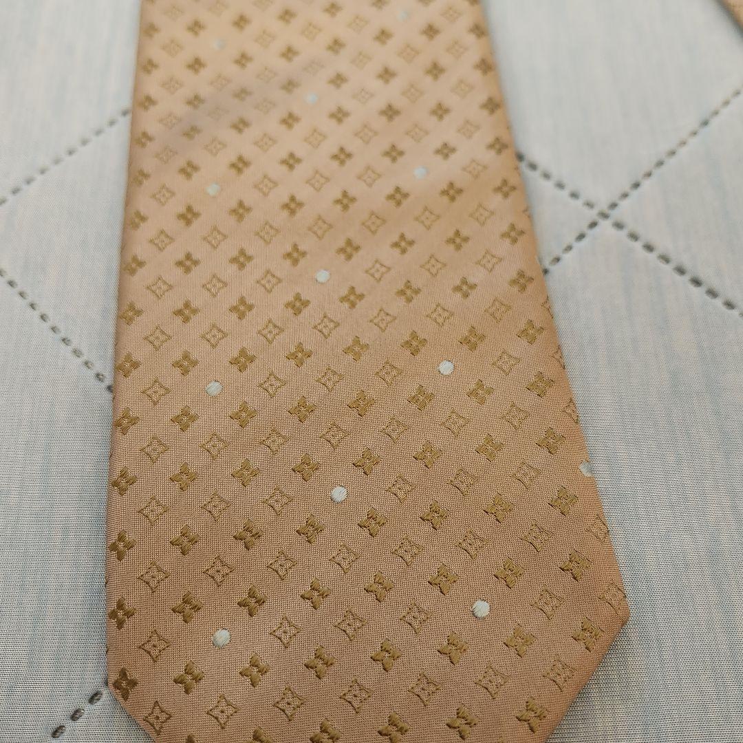 LOUIS VUITTON モノグラム柄　ベージュ　ネクタイ