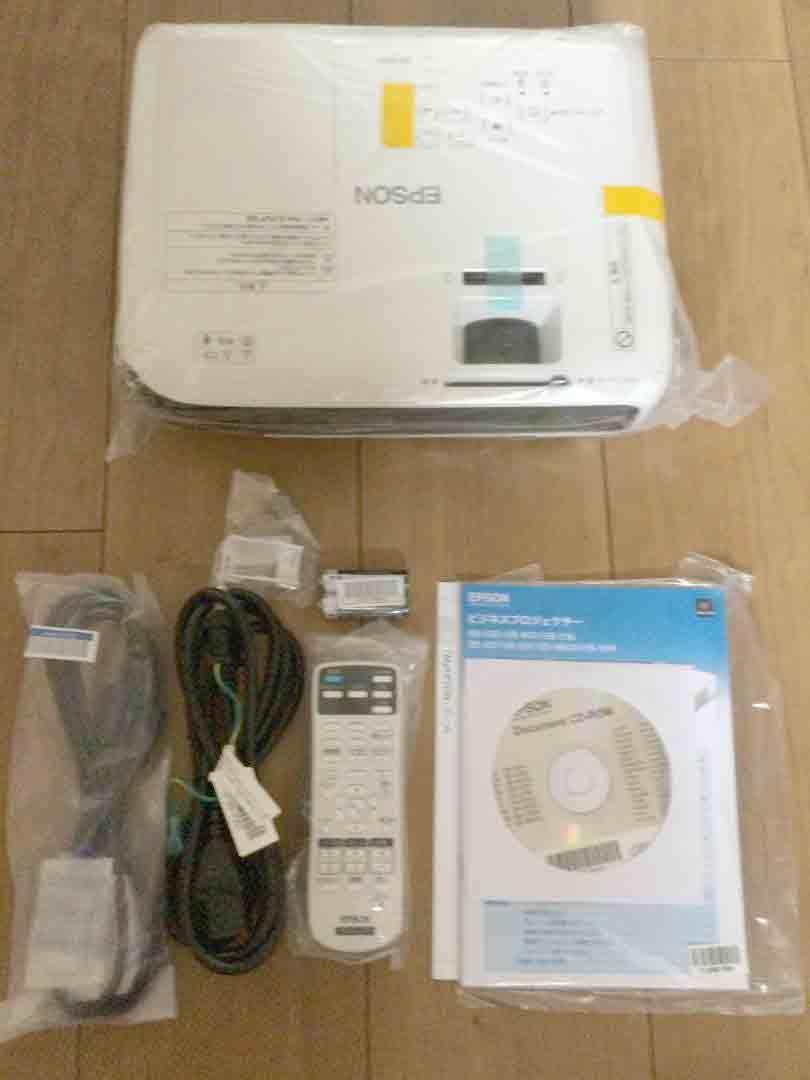 【新品・未開封】エプソン　プロジェクター　EB-S04