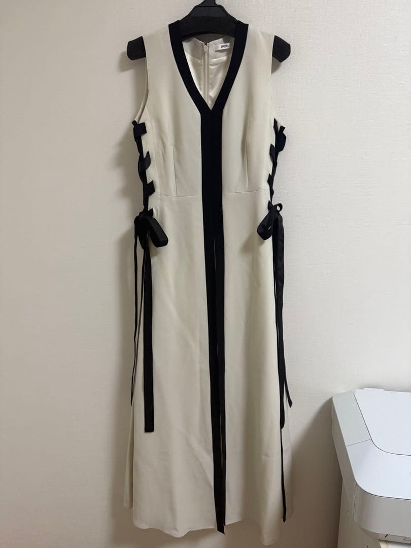 SNIDEL サイドプリーツバイカラーワンピース　アイボリー　Mサイズ