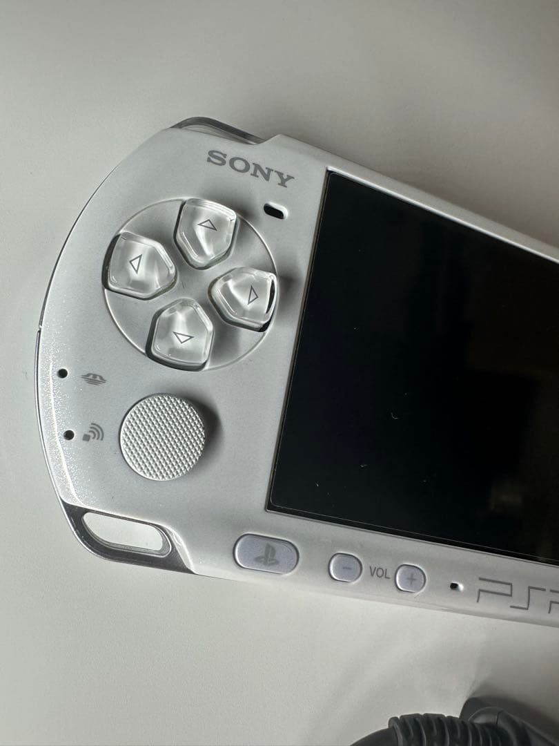 【送料無料】SONY PSP-3000 本体&充電器セット パールホワイト 【送料無料】SONY PSP-3000 本体&充電器セット パールホワイト