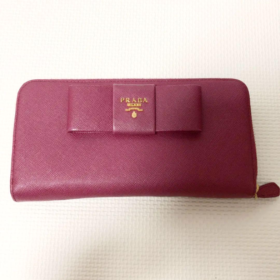 PRADA リボンサフィアーノラウンドジップ財布