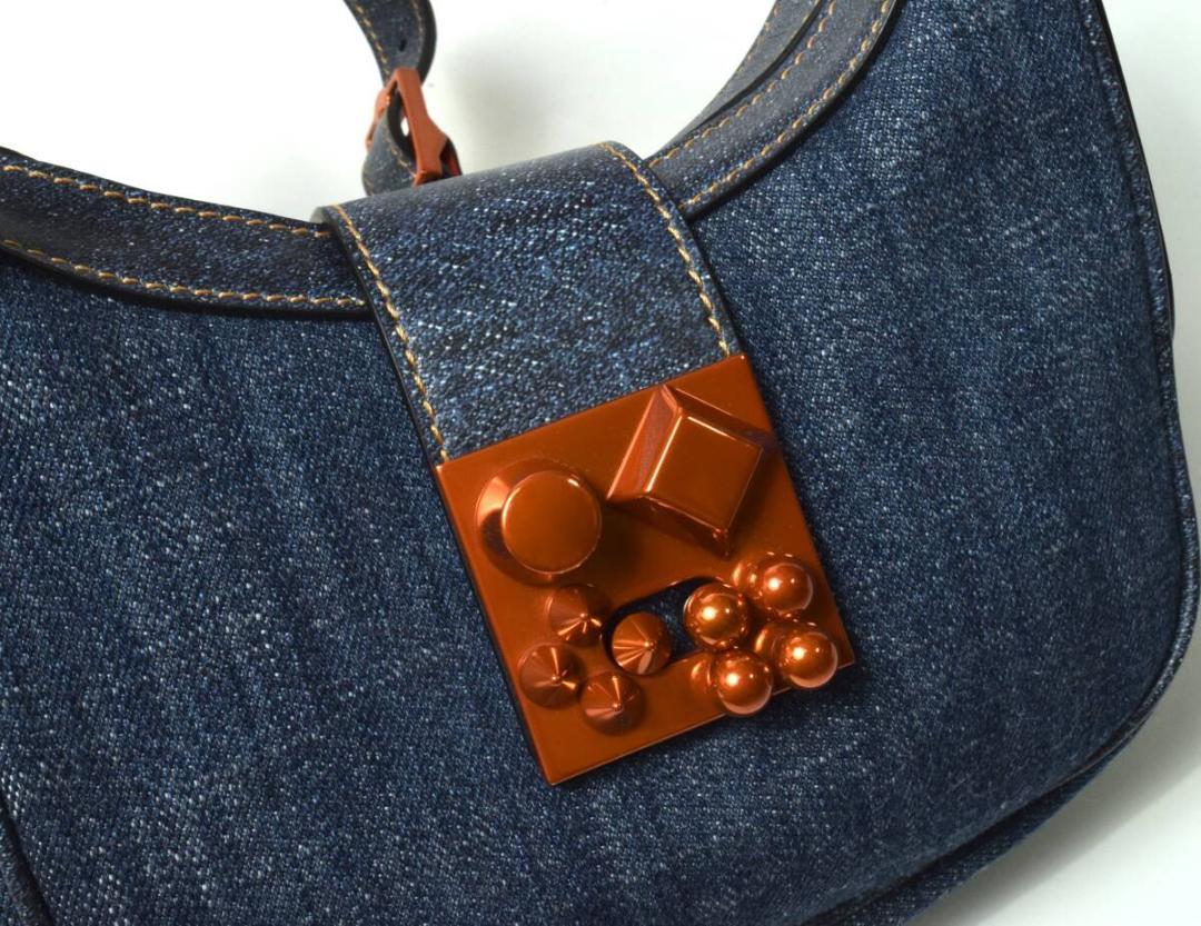 店内商品がすべてレジにて半額！！ クリスチャンルブタン 未使用 CARASKY ショルダーバッグ デニム バッグ