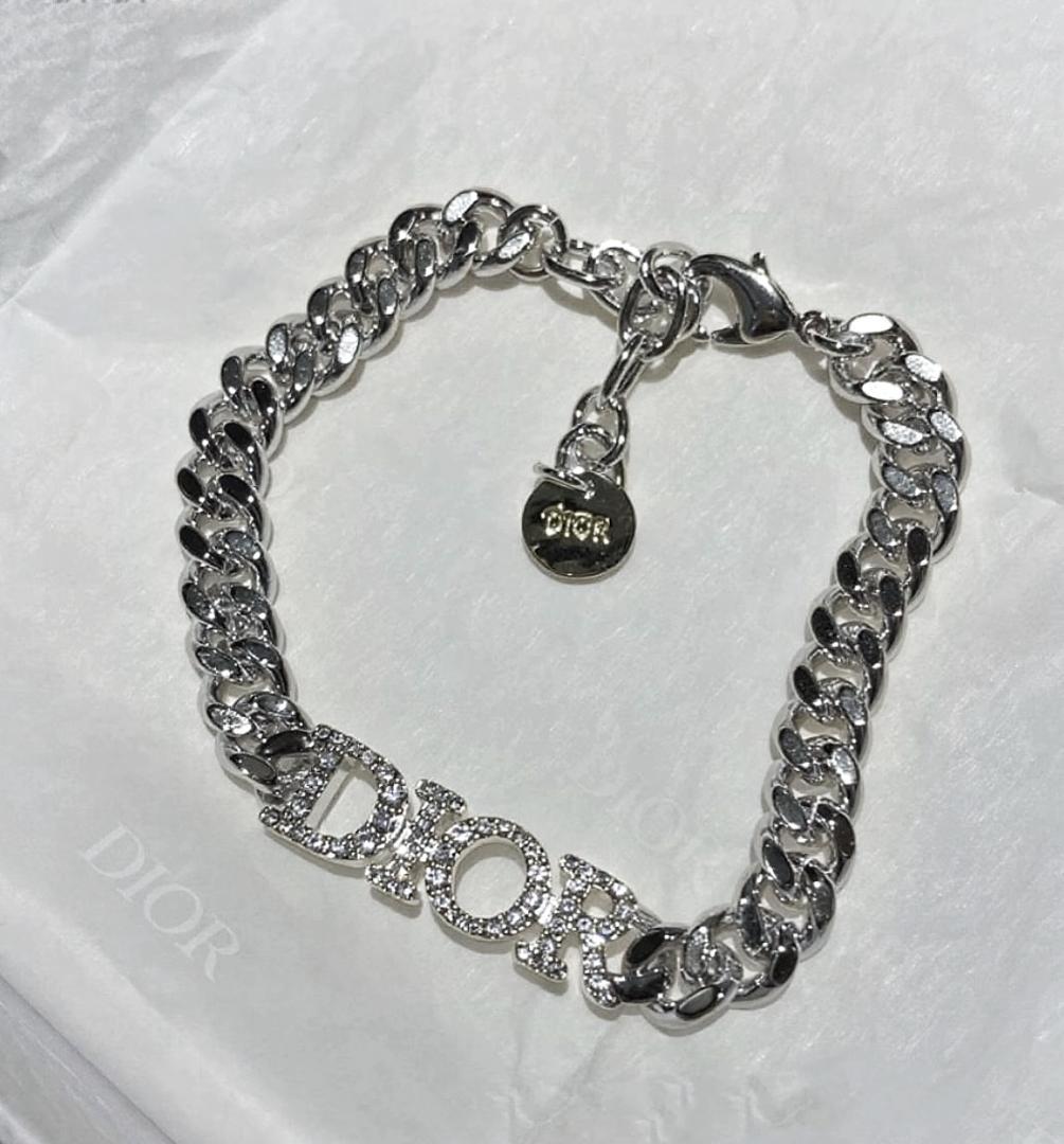 【ロゴが際立ちエレガント★】Dio(r)evolution ブレスレット Dio(r)evolution Bracelet Gold-Finish Metal and White Resin