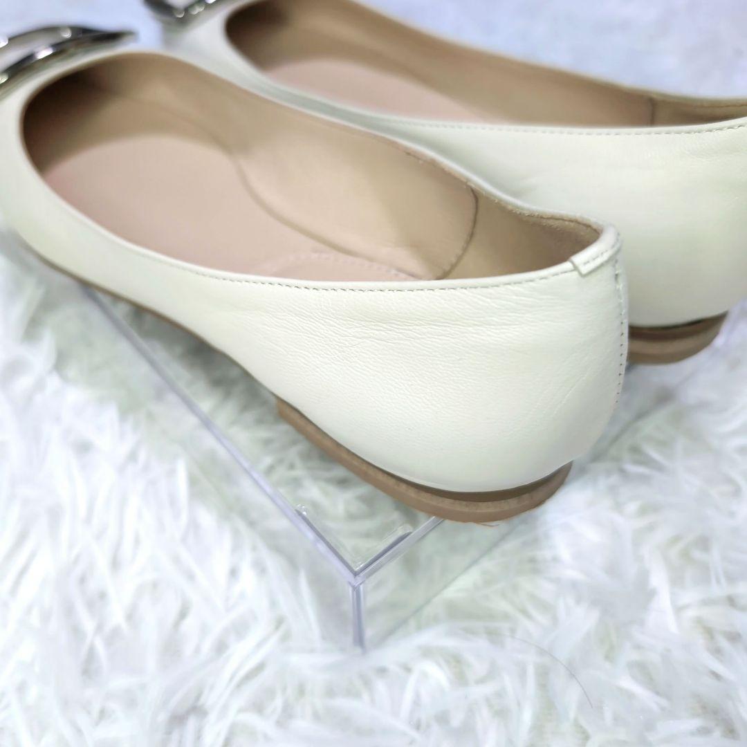 超美品✨️ファビオルスコーニ　パンプス　アイボリー　35 バックル　ポインテッド