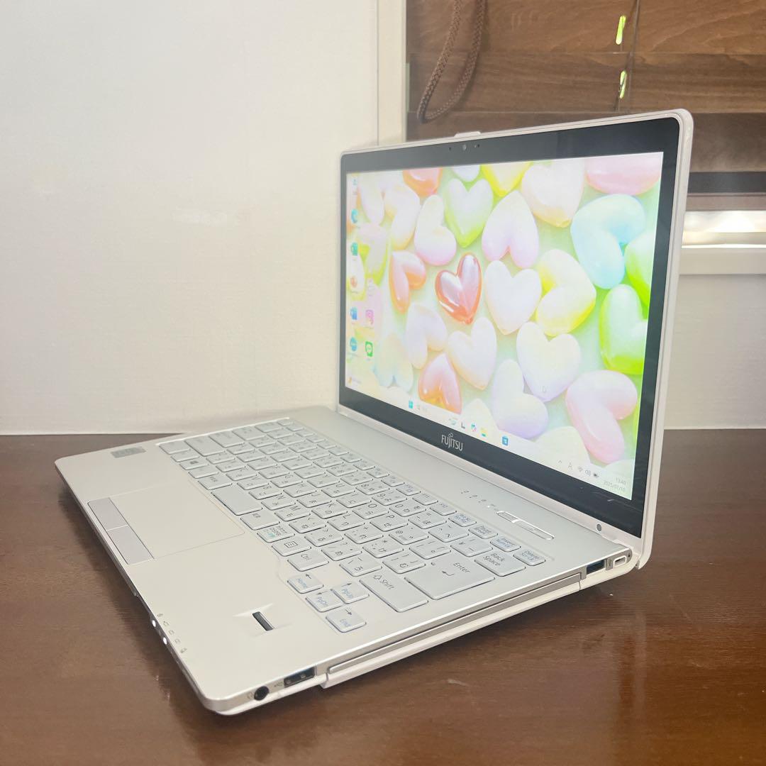 カメラ付きPC✨ノートパソコン windows11✨オフィス付き✨小型