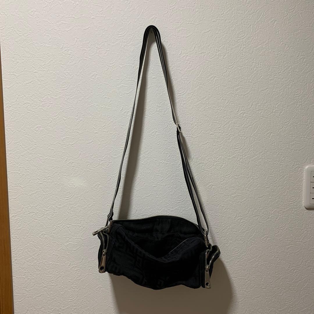 大人気新品大人気新品GIVENCHY ジバンシー ショルダーバッグ ロゴ