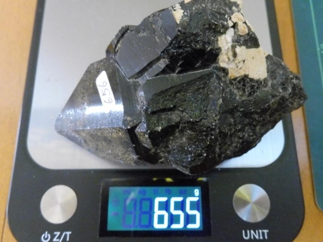 黒水晶 モリオン 655グラム 人気新品 黒水晶 モリオン 655グラム 人気新品