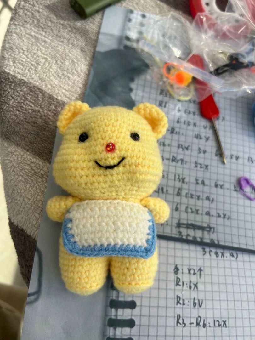 イエロー クマのあみぐるみ ストラップ付き