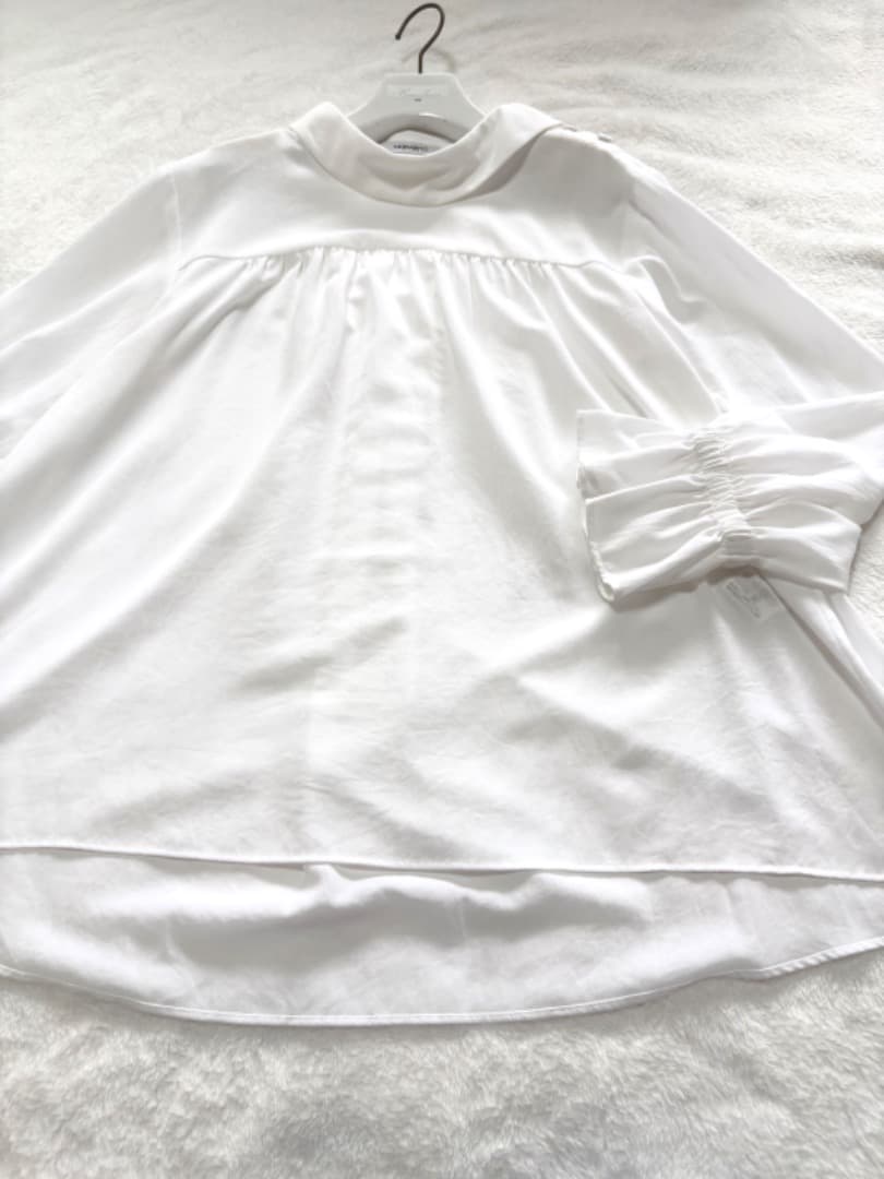 新品 モラビト MORABITO・BLANCブラウス9 ¥50.600 新品 モラビト MORABITO・BLANCブラウス9 ¥50.600