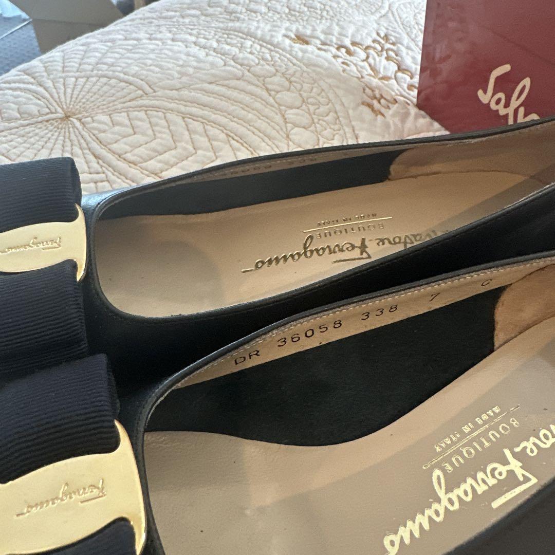 Salvatore Ferragamo 黒 7Ｃ　フェラガモ　未使用試履23㎝