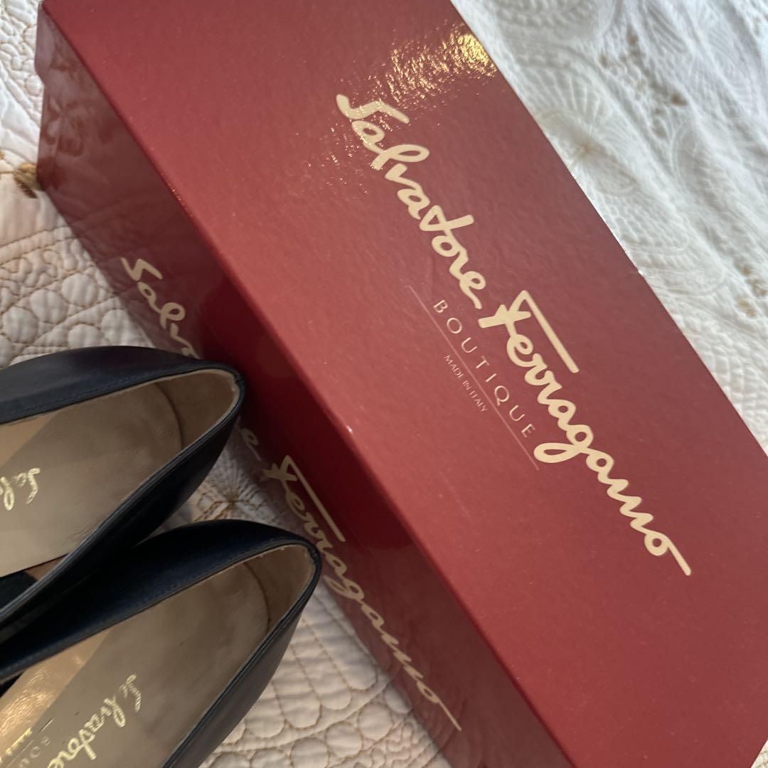 Salvatore Ferragamo 黒 7Ｃ　フェラガモ　未使用試履23㎝