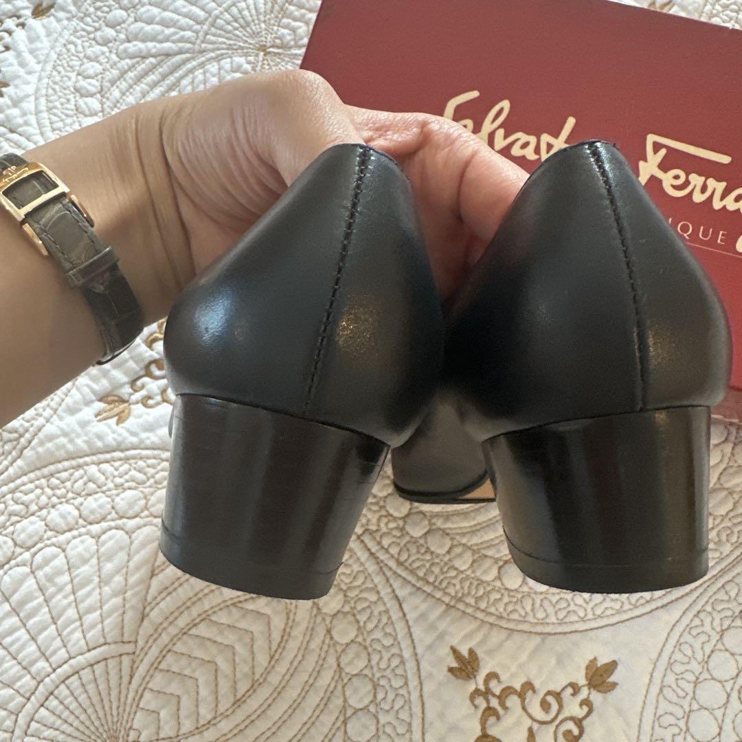 Salvatore Ferragamo 黒 7Ｃ　フェラガモ　未使用試履23㎝