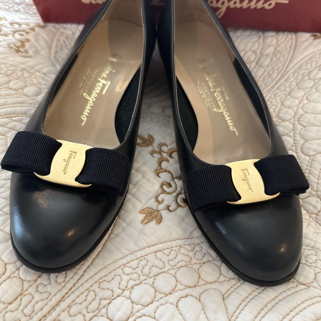 Salvatore Ferragamo 黒 7Ｃ　フェラガモ　未使用試履23㎝