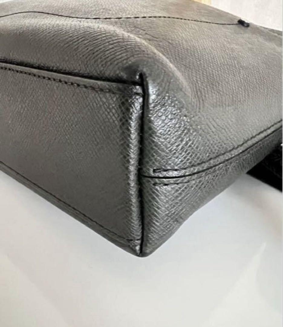 LOUIS VUITTON ルイ ヴィトン タイガ グリゴリ ショルダー