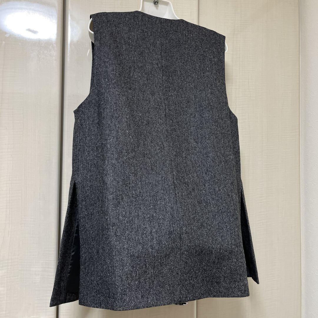 グレー ノーカラー ベスト ダブルボタン