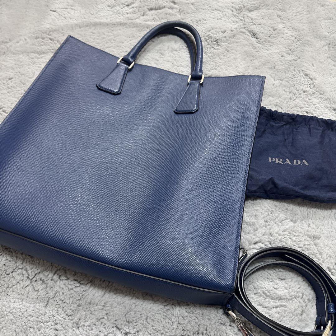 PRADA レザー