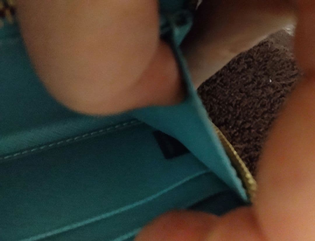 PRADA 水色 長財布 （ゴールドジッパー）