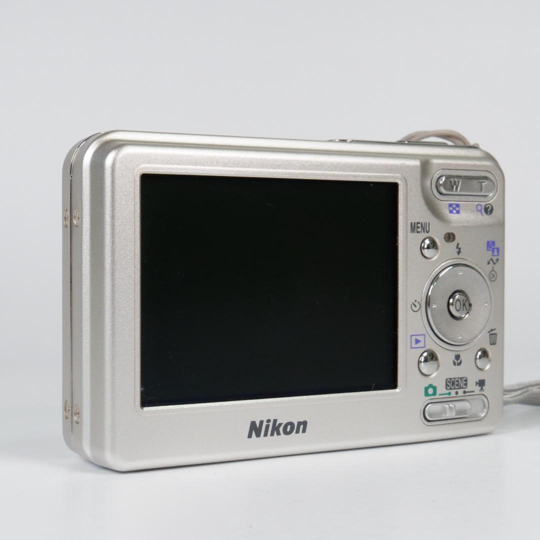 ほぼ新品✨Nikon ニコン COOLPIX S3 コンパクトデジタルカメラ