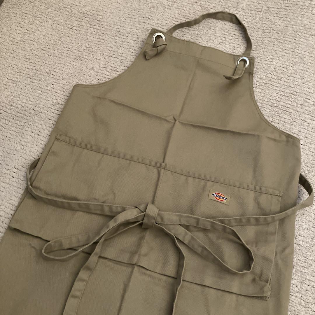 速くおよび自由な Hermanエプロン ✖️Ron Dickies カーキ色 メルカリ - ポケット付き エプロン・三角巾
