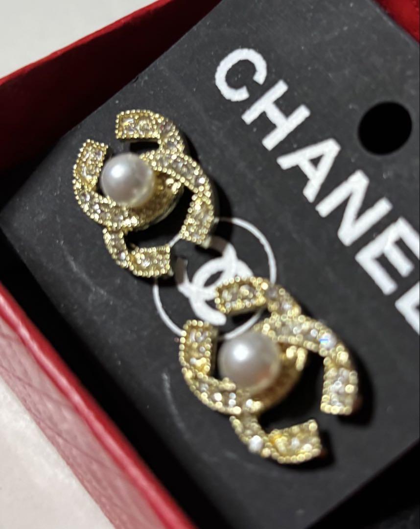CCロゴパールスタッドピアス CHANEL CCロゴ パール スタッドピアス - メルカリ