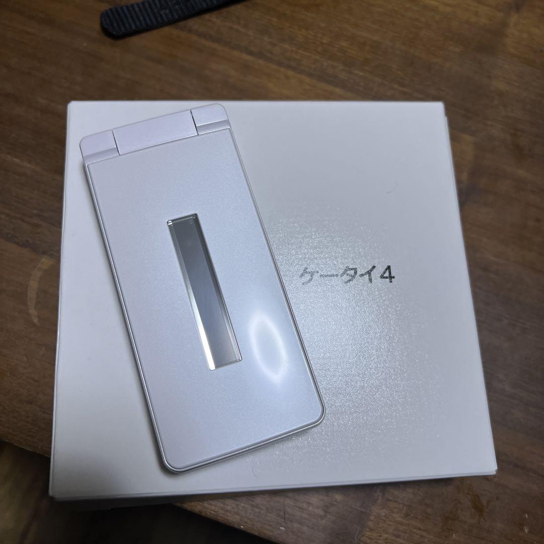 AQUOSケータイ4 携帯電話本体 AQUOSケータイ4 携帯電話本体