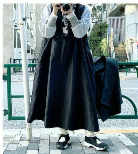 nest Robe コットンラミーバックサテンVネックワンピース