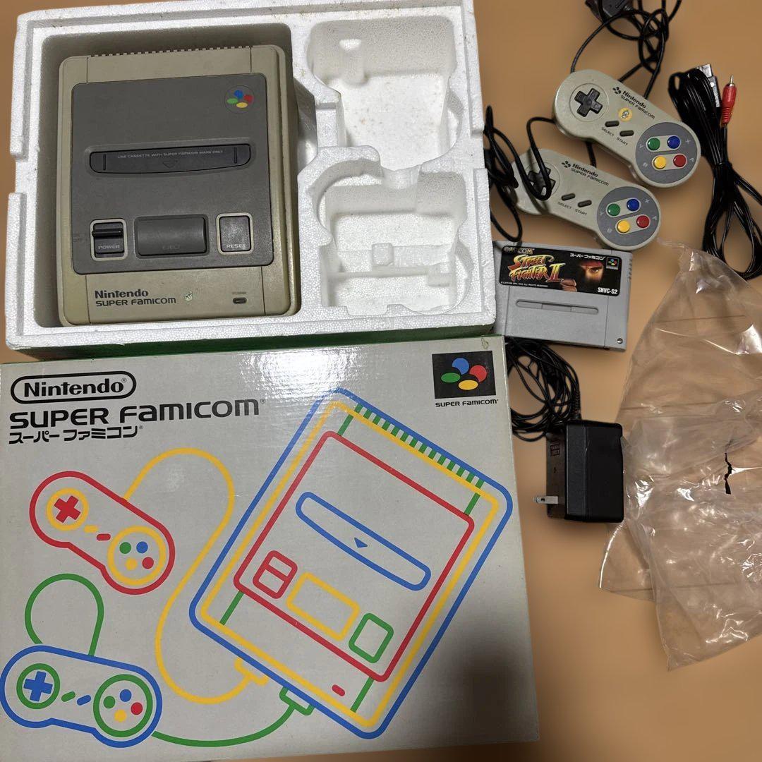 Nintendo スーパーファミコン 本体とコントローラー2個