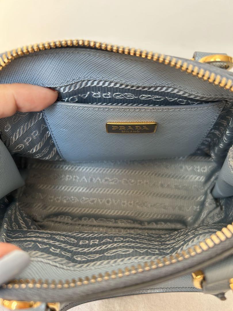 PRADA サフィアーノ レザー カードホルダー ショルダー PRADA サフィアーノレザー ショルダーバッグ アストラルブルー