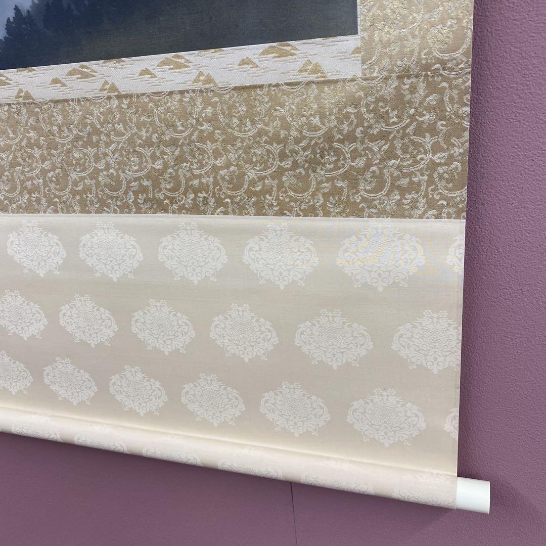 美品 掛け軸 春堂作 水墨山水画 塔風景 共箱 太巻き付 二重箱 年 美品 掛け軸 春堂作 水墨山水画 塔風景 共箱 太巻き付 二重箱 年