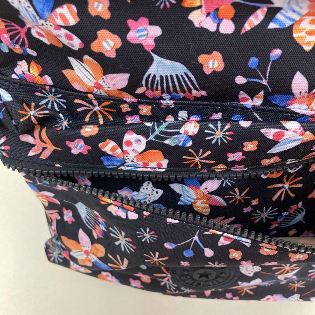 【KIPLING】キプリング リュックサック バックパック 黒地花柄 チャーム付