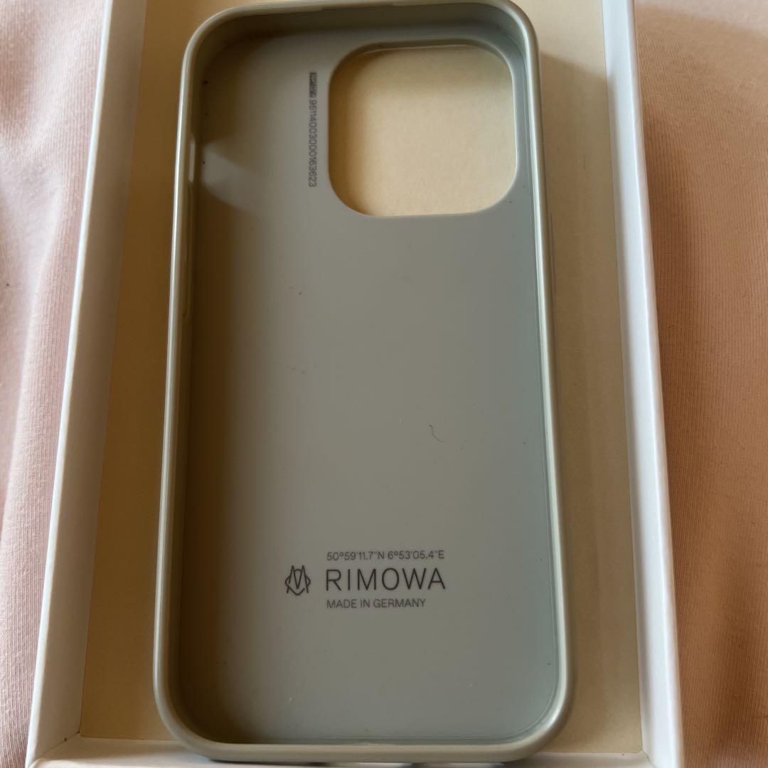 たけちゃん　RIMOWA iPhone 14 Pro ケースSilver
