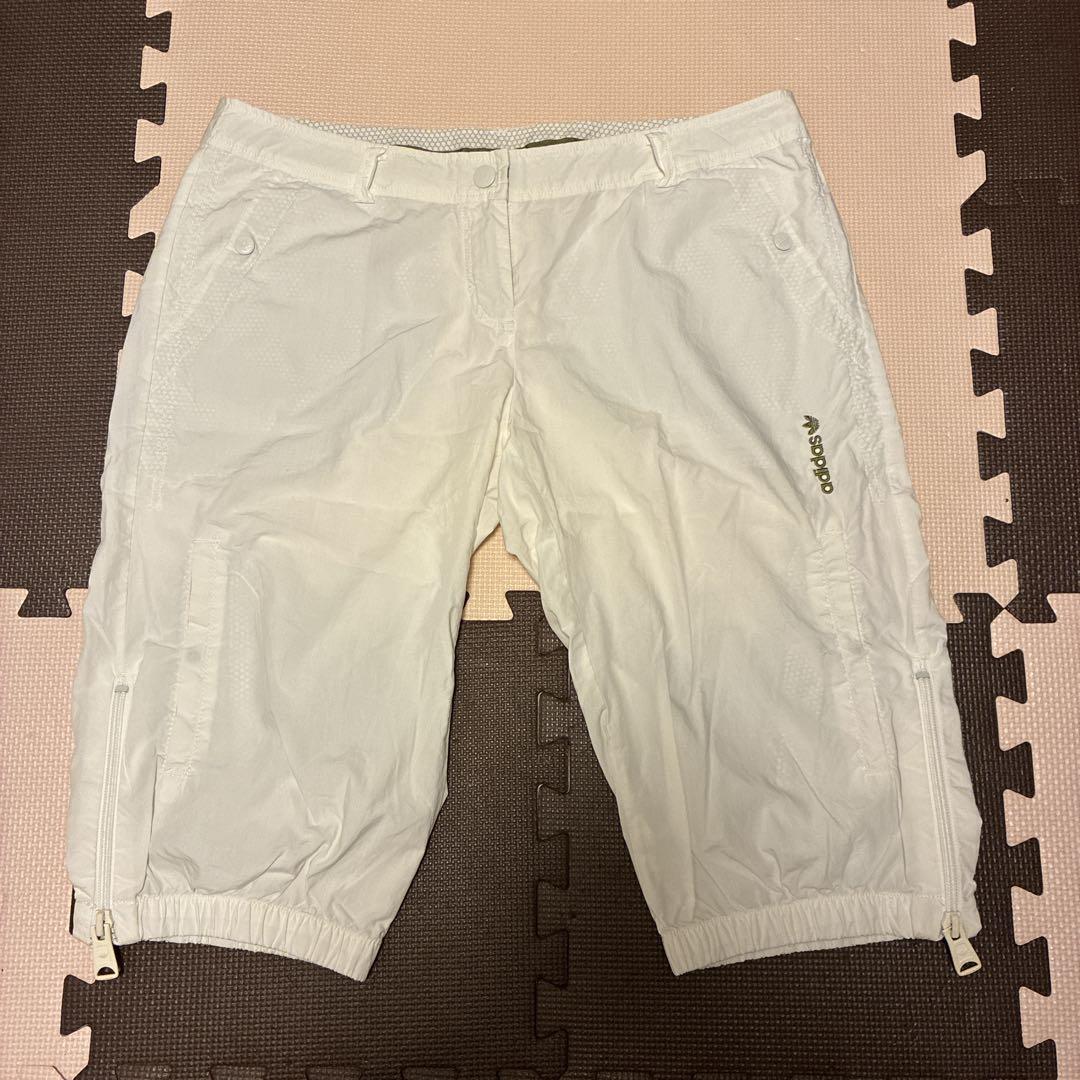 ホワイトショートパンツ サイドポケット付き adidas ホワイト ショートパンツ 6ポケット サイドジッパー付き