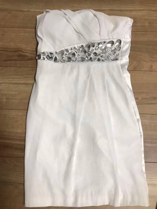 メルカリ キャバ ドレス ベアトップ チューブトップ 白 ミニドレス 2 500 中古や未使用のフリマ