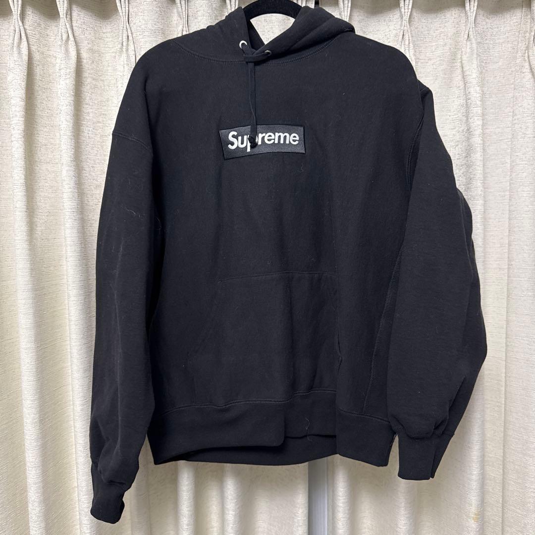 ボックスロゴ　supremeパーカー