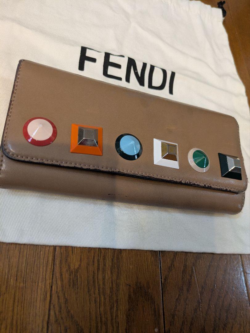 ちぃこ様お値下げ！本物■FENDI本革長財布■スタッズ■キャメル■斜めがけも可能
