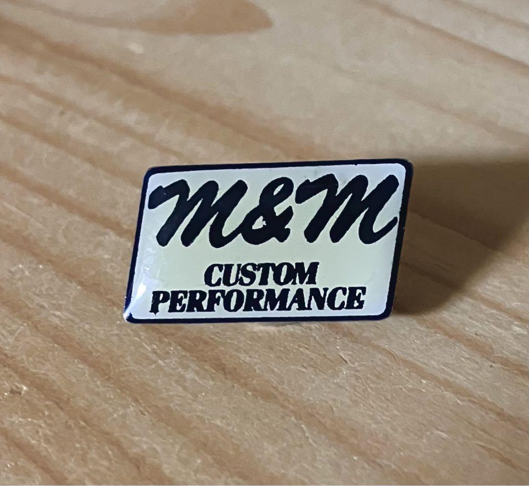 M&M custom performance ピンバッジ 激レア エムアンドエム M&M custom performance ピンバッジ 激レア エムアンドエム