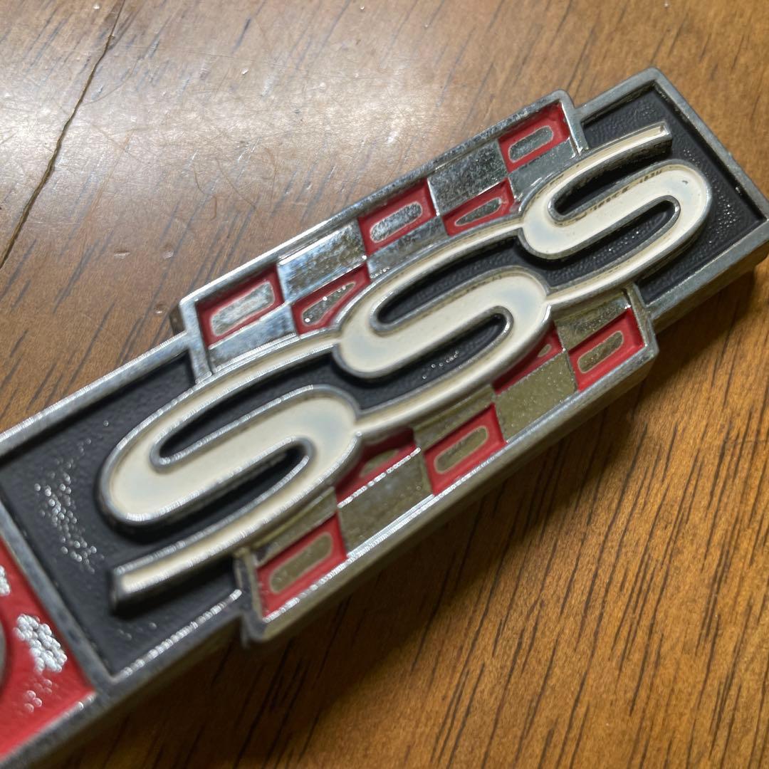 ニッサン 510ブルーバード1600SSSのエンブレム左右セット