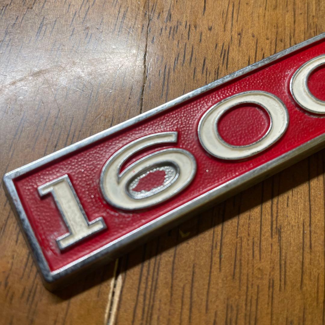 ニッサン 510ブルーバード1600SSSのエンブレム左右セット