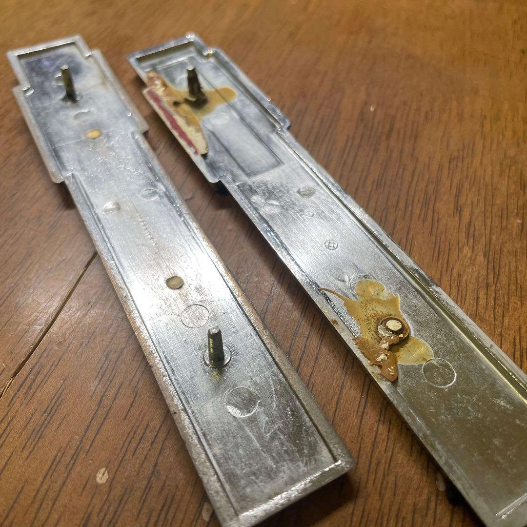 ニッサン 510ブルーバード1600SSSのエンブレム左右セット