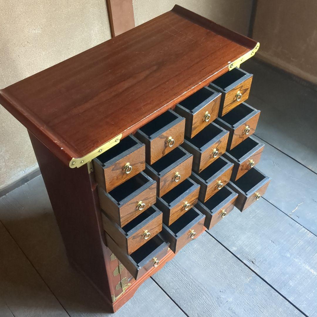 薬箪笥 ヤクジャン 李朝 引き出し16杯 薬箪笥 ヤクジャン 李朝 引き出し16杯 李朝 薬箪笥 18杯