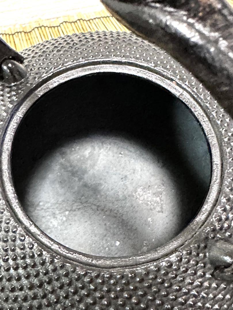 未使用品　南部照光堂名人心斎造　１２型算盤アラレ　南部鉄瓶　南部鉄器　鉄瓶
