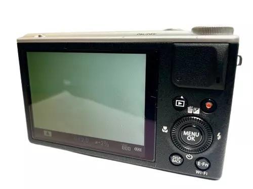 ［ほぼ新品］FUJIFILM XQ2 シルバー コンパクトデジタルカメラ