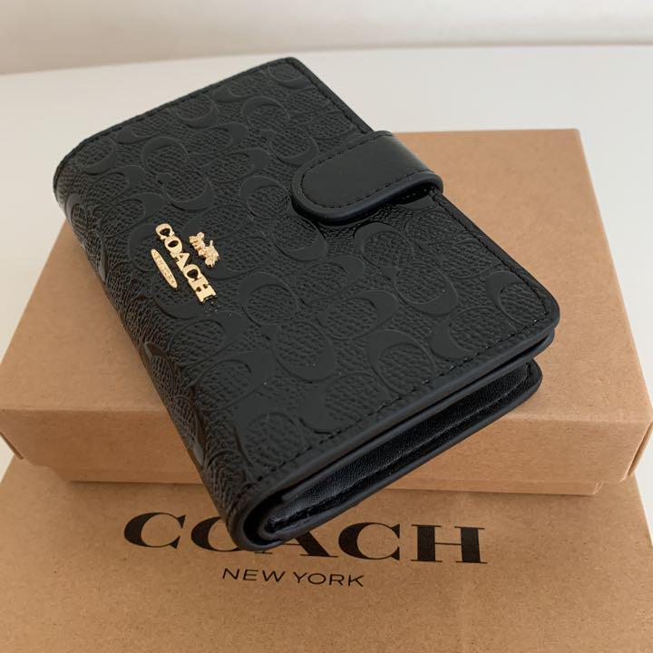 新品 ブラックパテントレザー 母の日プレゼント xjm4D-m95050209647 COACH コーチ二つ折り財布 好評新品